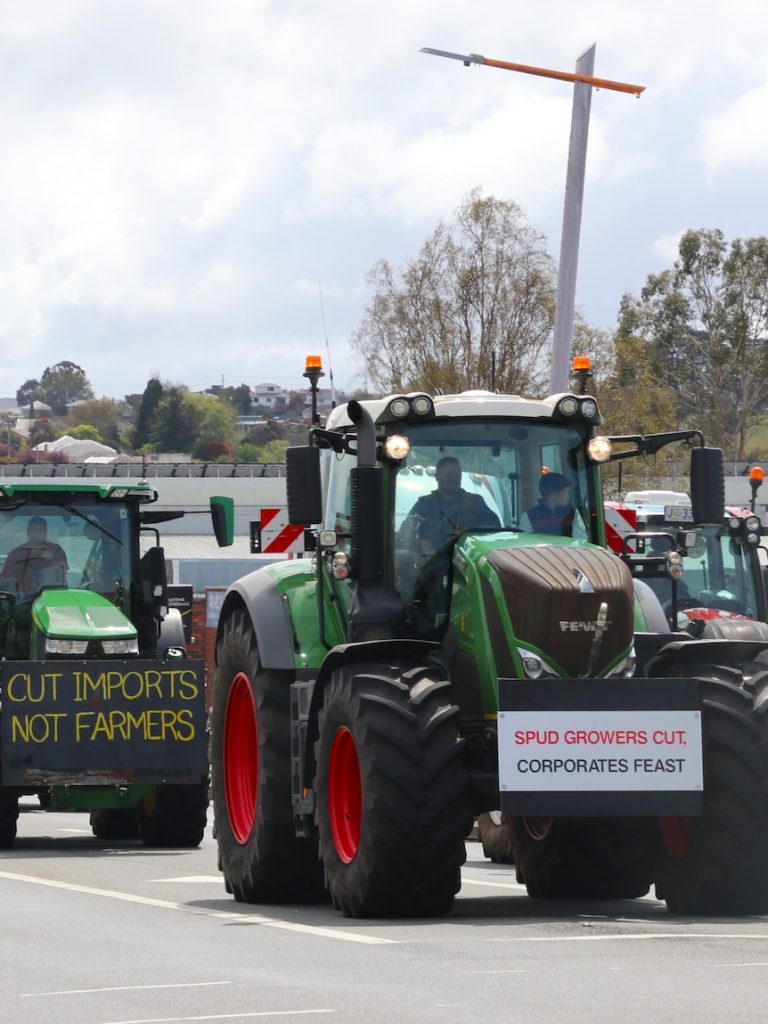 Tractor convoy unable to break Tasmanian potato pay stalemate