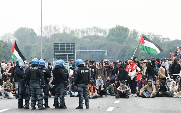 Mass protests and strikes for Gaza bring Italy to a standstill