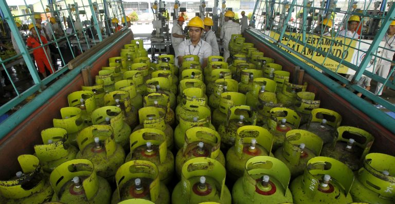 American mistakes handing China short-term gains