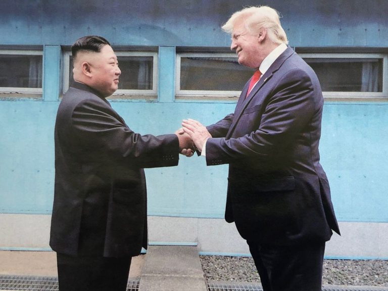 US officials reportedly eye meeting between Trump and Kim Jong Un