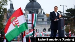 Hungarians March In Budapest At Rival Political Rallies On Anniversary Of 1956 Revolt