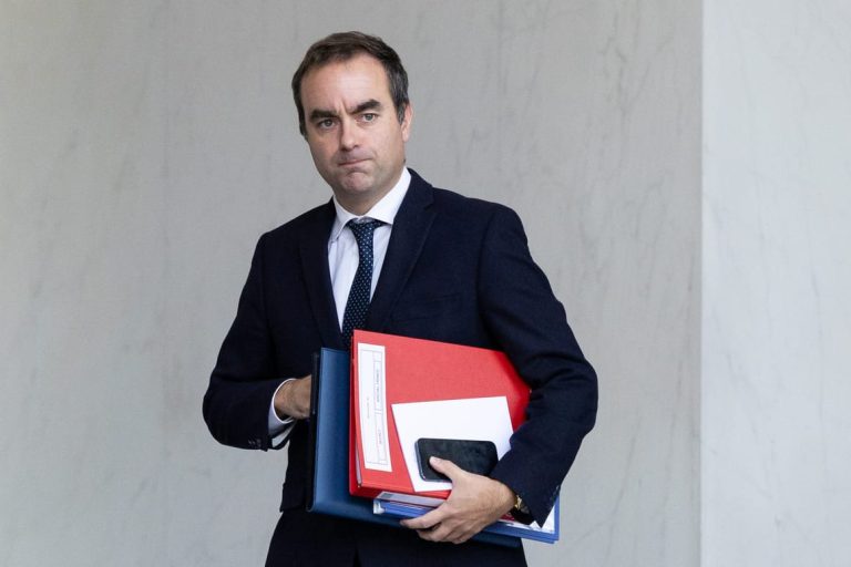 Moody’s says it will be ‘very challenging’ for France to rein in budget ahead of key verdict