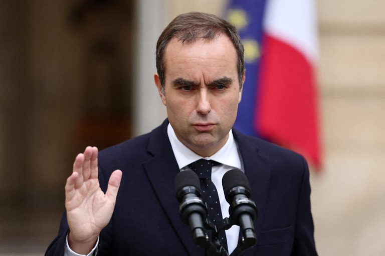 Moody’s cuts outlook on France as Lecornu struggles to pass budget