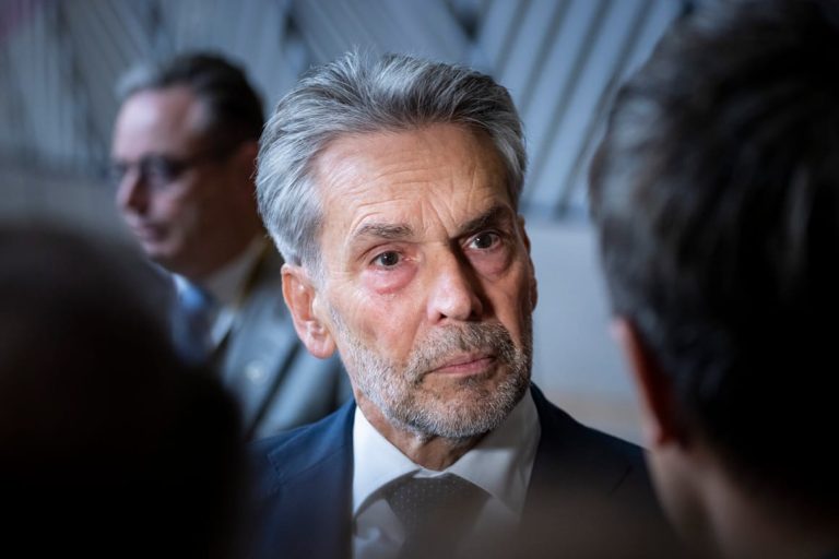 Santa Claus will be here before a new Dutch government, caretaker PM warns