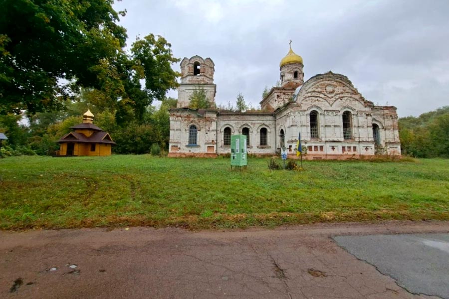 Trial in absentia in Ukraine. Photo: a partially destroyed church in the village of Lukashivka in Ukraine.