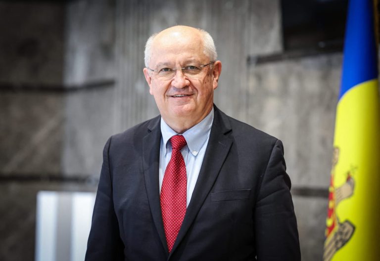 Moldova installs pro-EU Munteanu as new prime minister