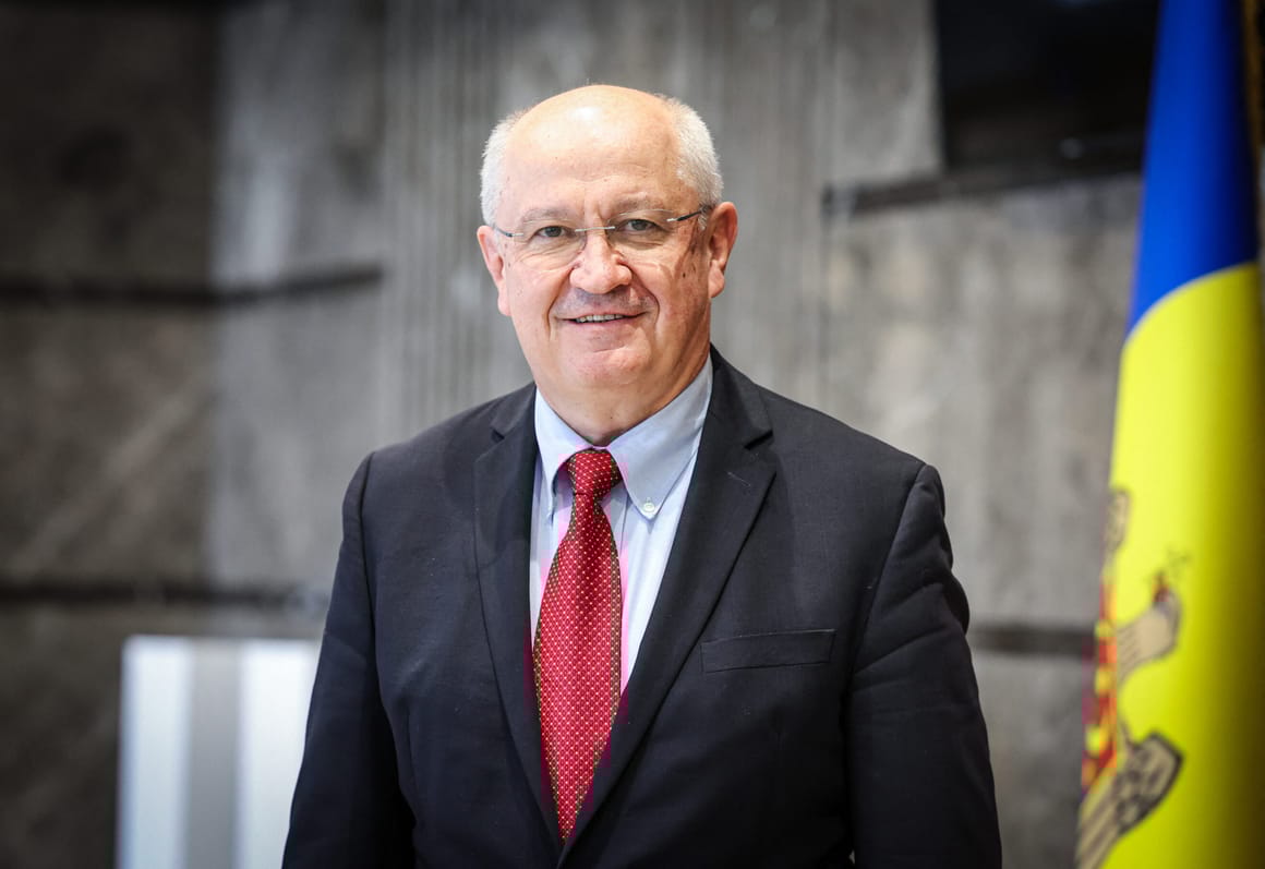 Moldova installs pro-EU Munteanu as new prime minister