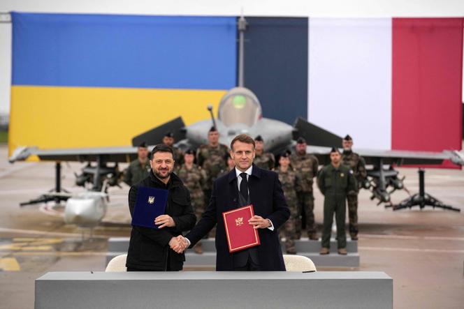 Macron and Zelensky sign agreement for Ukraine to buy up to 100 French fighter jets