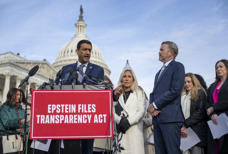“It would add fuel to the fire”: Congress pressures Bondi not to delay releasing Epstein files