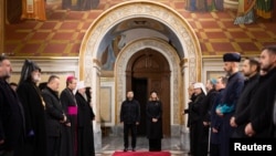 Ukraine Marks Holodomor As Russia Strikes, US Peace Pressure Mounts