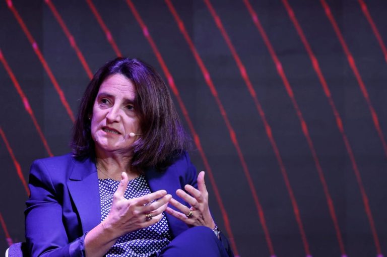 La commissaire européenne Teresa Ribera accuse les Etats-Unis de “chantage” dans les négociations commerciales