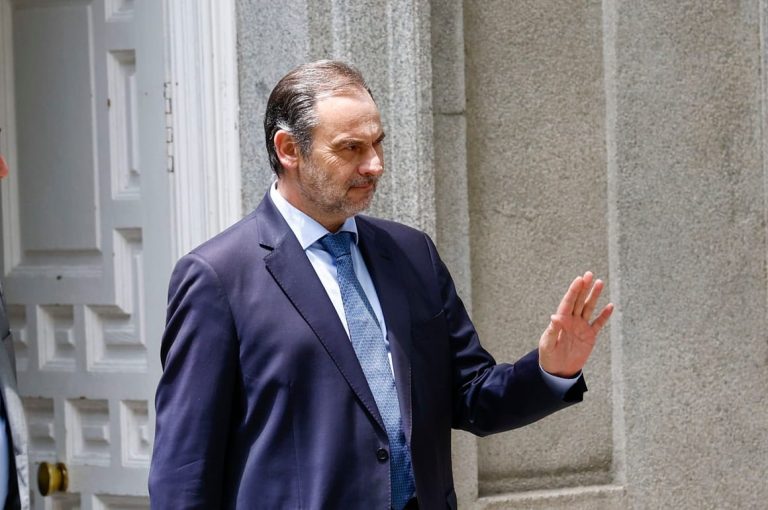 Judge jails former Spanish minister ahead of trial, deepening deadlock in parliament