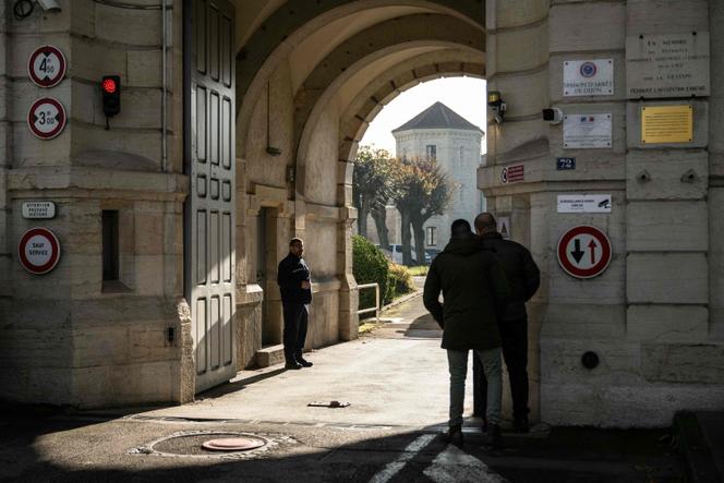 French police catch one of two escapees after Dijon prison break