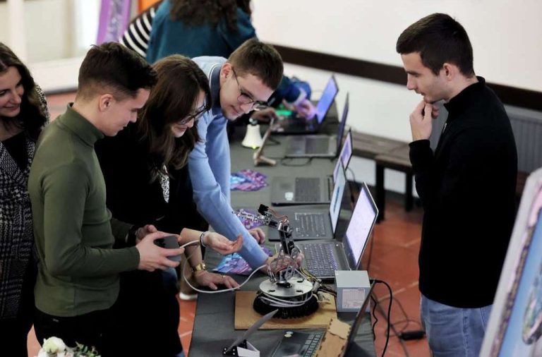 Students from Bosnia and Herzegovina participate in European Robotics Week to strengthen their STEM skills