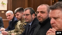 Ukrainian, US Officials Meet In Florida For Peace Talks As Putin Doubles Down On Demands