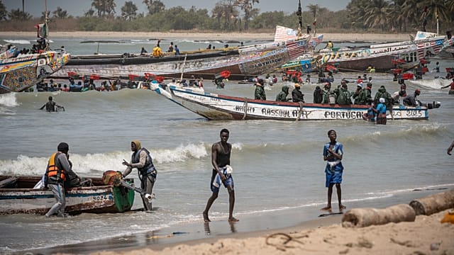 The Gambia: Dozens missing after boat carrying over 200 migrants capsized