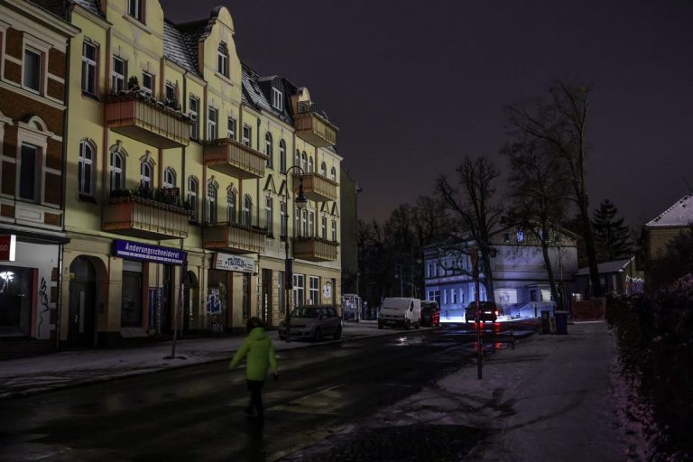 Berlin mayor under fire for playing tennis while city froze during blackout