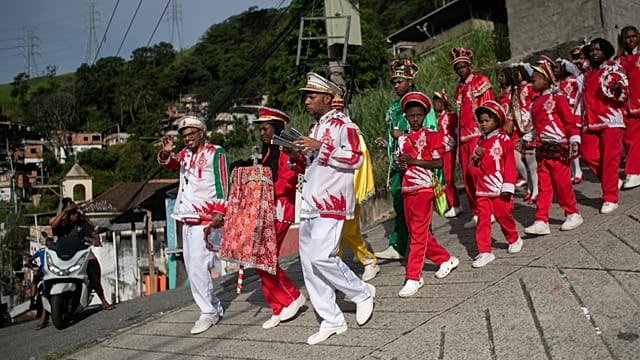 Brazil celebrates Three Kings Day with parade in Rio favelas