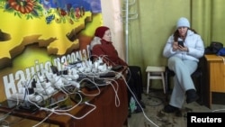 Zelenskyy Slams ‘Cynical Terror’ As Russian Attacks Cut Heat To Hundreds Of Thousands