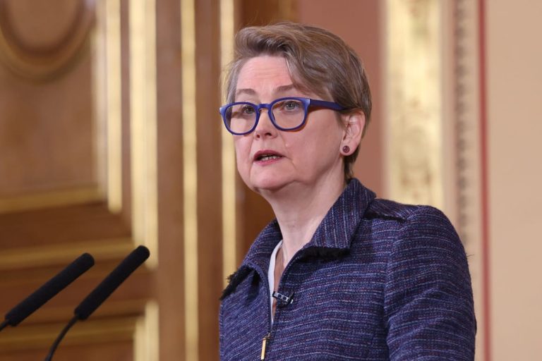 UK splits with France and Italy over Putin talks