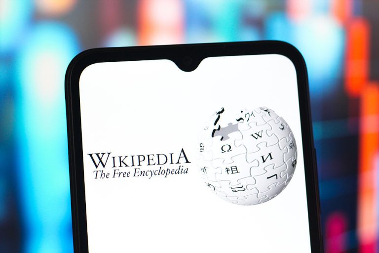Happy Birthday, Wikipedia: We need you now more than ever
