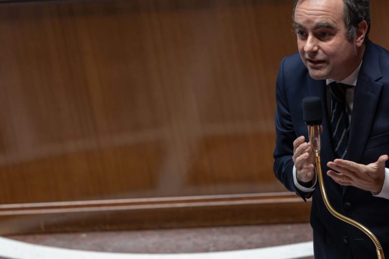 Budget nightmare pushes French PM toward risky options to end stalemate