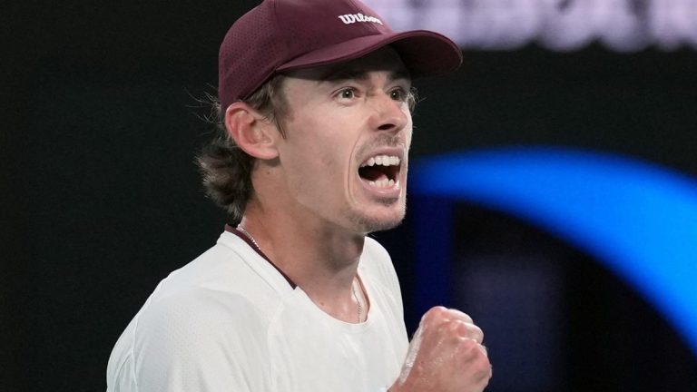 Alex de Minaur demolishes top-10 rival Alexander Bublik to set up Australian Open quarter-final against Carlos Alcaraz