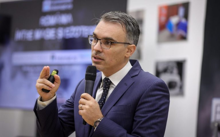 Almost 39% of Romanians believe that the EU limits national sovereignty, but the majority remain attached to European membership (survey)