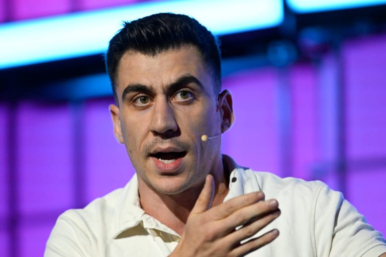 Cypriot influencer MEP apologizes for slur against Paralympic athletes