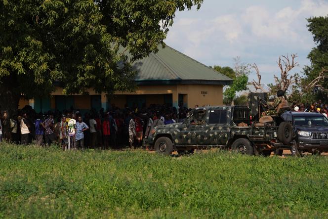 The US says it has deployed a small military team to Nigeria to strengthen the fight against jihadists