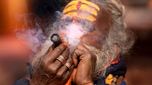 Nepal: Watch cannabis rituals unfold during Shivaratri in Kathmandu