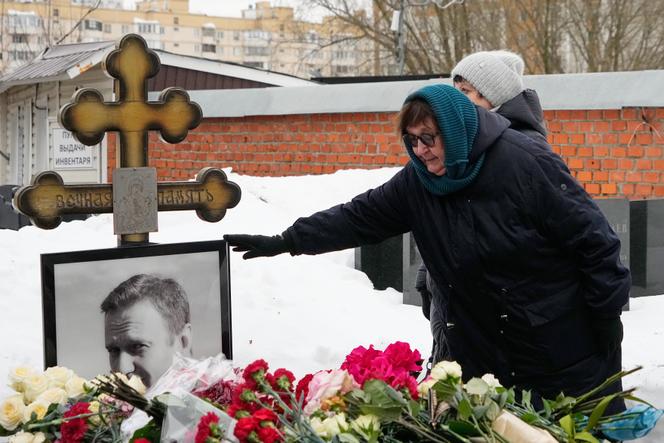 At Navalny’s grave, two years after his death in a Russian prison: ‘We are not alone’