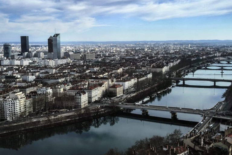 SONDAGE EXCLUSIF. A Lyon, Aulas fédère largement face à Doucet