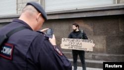 Putin Signs New Measure Tightening FSB Control Over Russian Internet