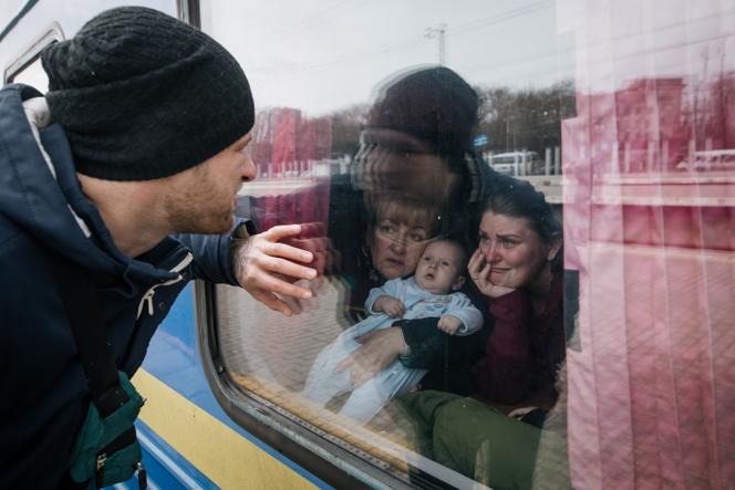 The Ukrainian family torn by war and exile behind a famous photo published by Le Monde