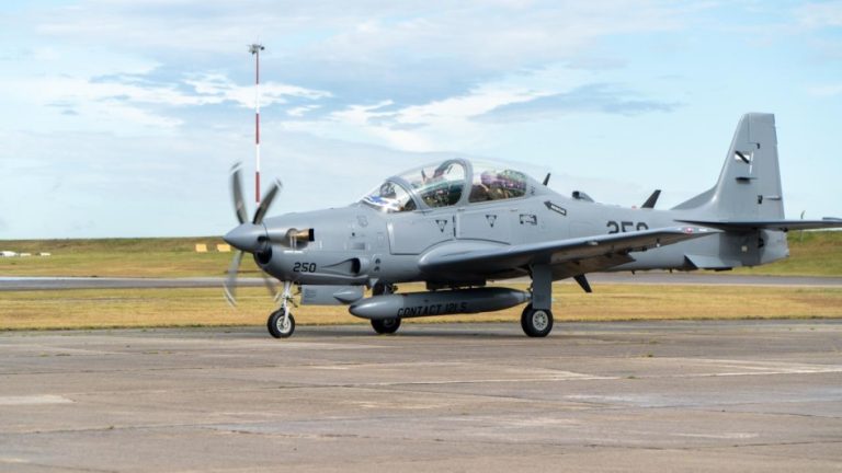 Orsi and Lacalle Pou reunite at Uruguayan Air Force event marking arrival of A-29 Super Tucanos