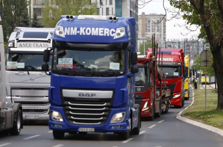 Carriers from BiH and Serbia block border crossings for the fifth day, expect EU guarantees