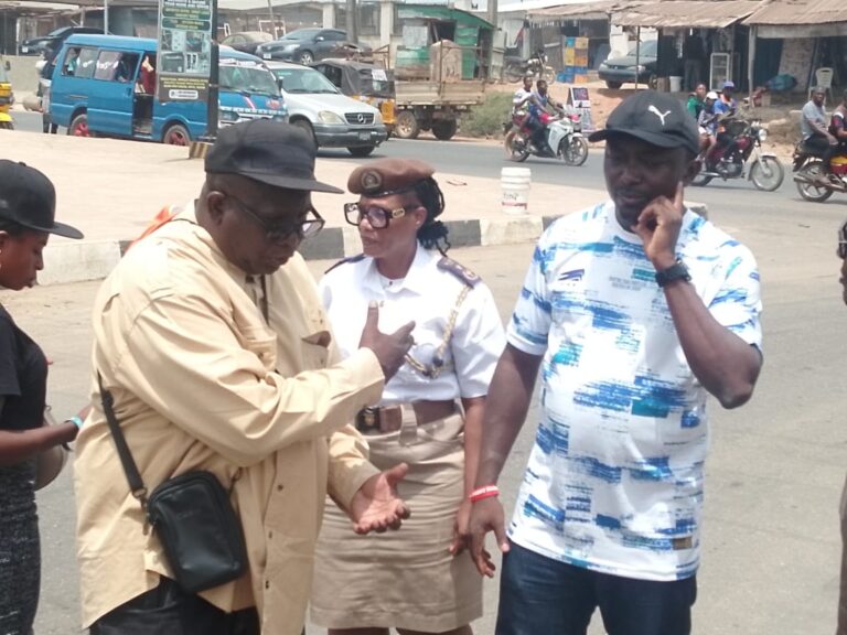 Oyo Partners Theophilus Akinyele Family On 10-Day Road Cleanup