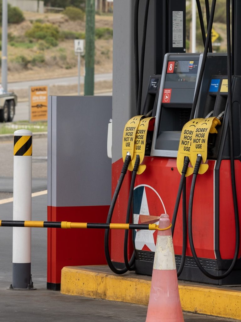 WA regional petrol stations begin rationing fuel as Iran war hits home