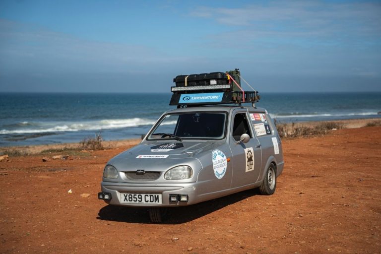 World Record: Three-wheeled car from UK reaches Cape Town [pics]