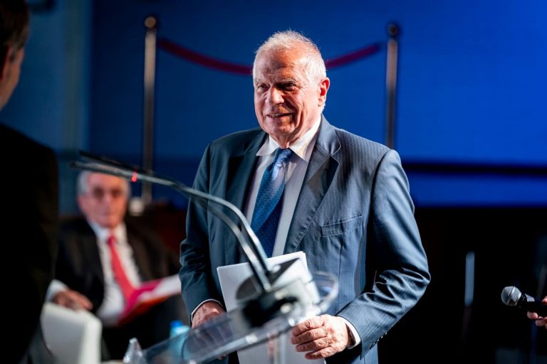 EU losing credibility by not standing up to Trump, former top diplomat blasts