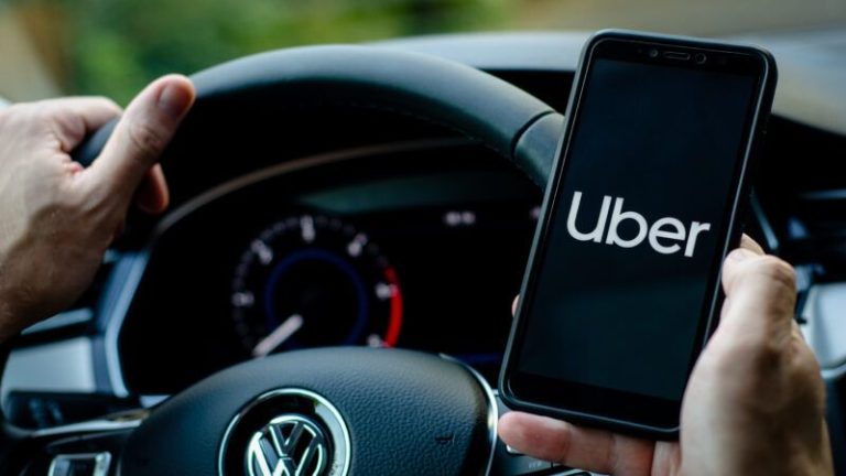 Seattle’s Minimum Wage Laws Backfired on Uber and Lyft. Now the Union Wants To Limit Drivers.