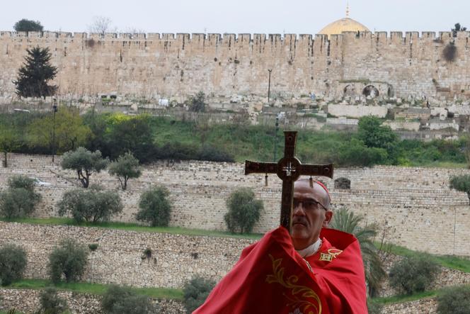 Israeli police prevent Jerusalem’s Latin Patriarch from entering Holy Sepulchre on Palm Sunday