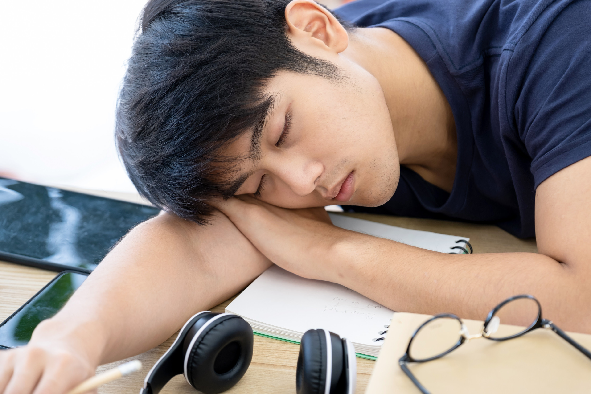 Employees in Singapore increasingly taking “snooze days” as sleep gap widens