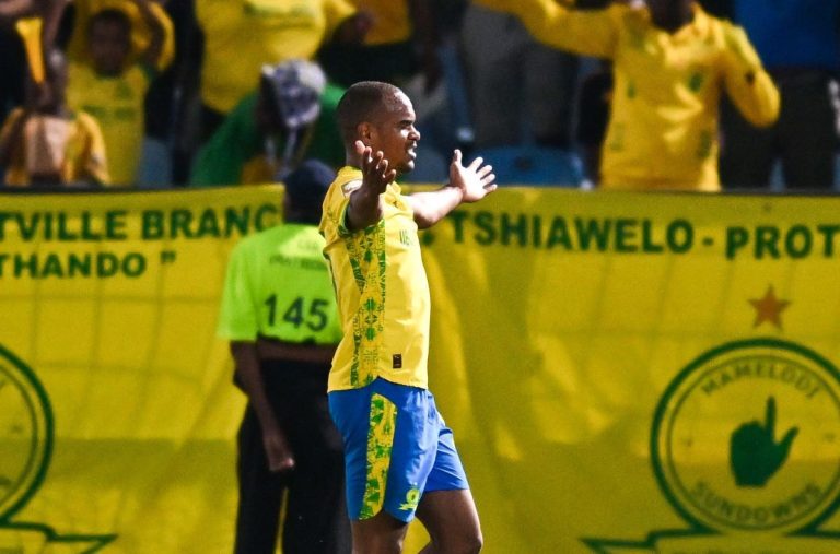 ‘If you have a striker scoring goals, play him’: Ex-Sundowns star on Rayners omission