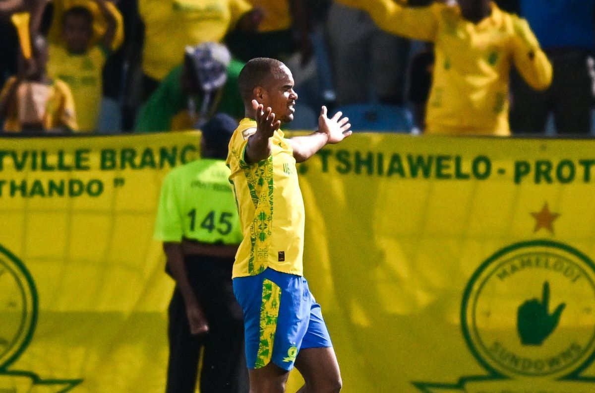 ‘If you have a striker scoring goals, play him’: Ex-Sundowns star on Rayners omission