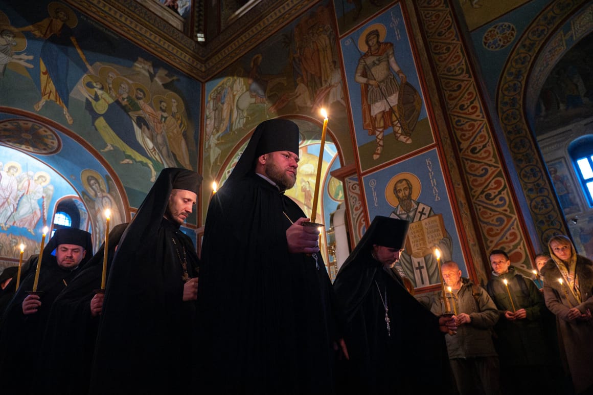 Putin announces 32-hour Easter ceasefire in Ukraine