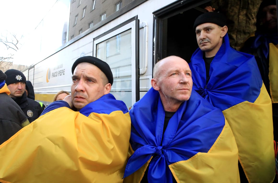 Ukraine and Russia swap 175 war prisoners as Easter ceasefire starts