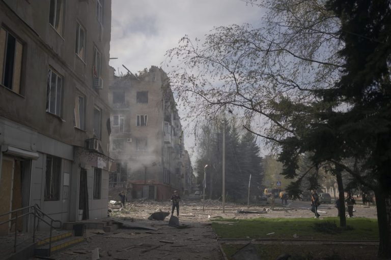 Ukraine-Russia blame game over Easter ceasefire violations