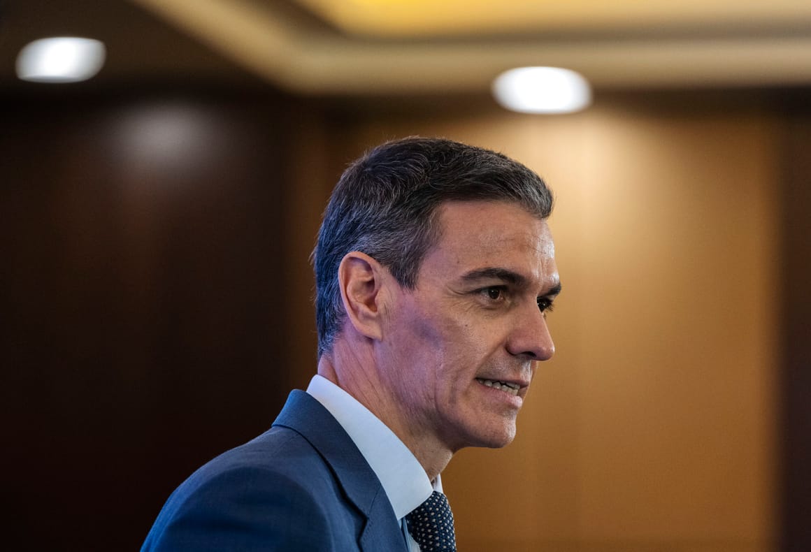 Sánchez seeks to rally global left against rise of far right